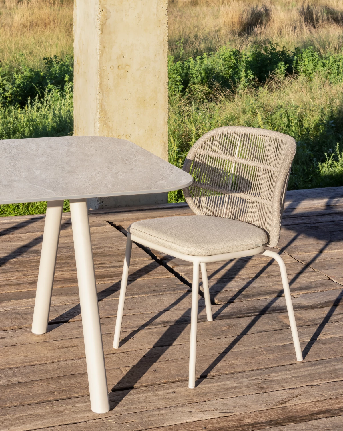KODO Dining Table, Dune w. Sabbia Panna Ceramic + Dining Chair